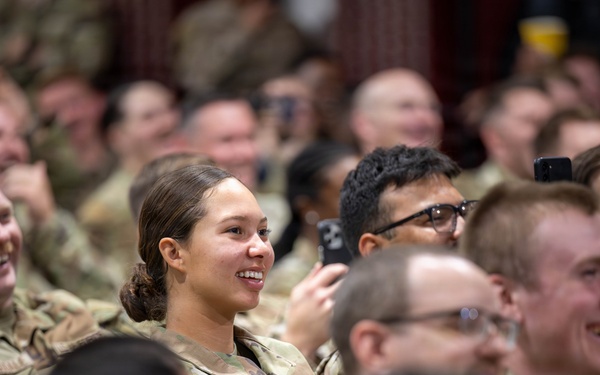 332 AEW hosts USO Tour