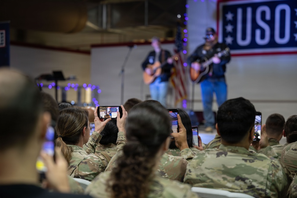 332 AEW hosts USO Tour