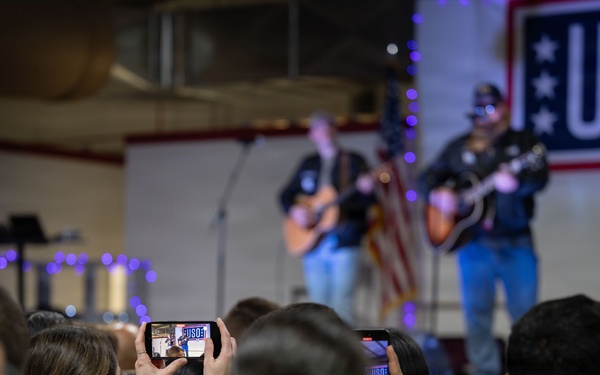 332 AEW hosts USO Tour