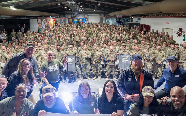 332 AEW hosts USO Tour