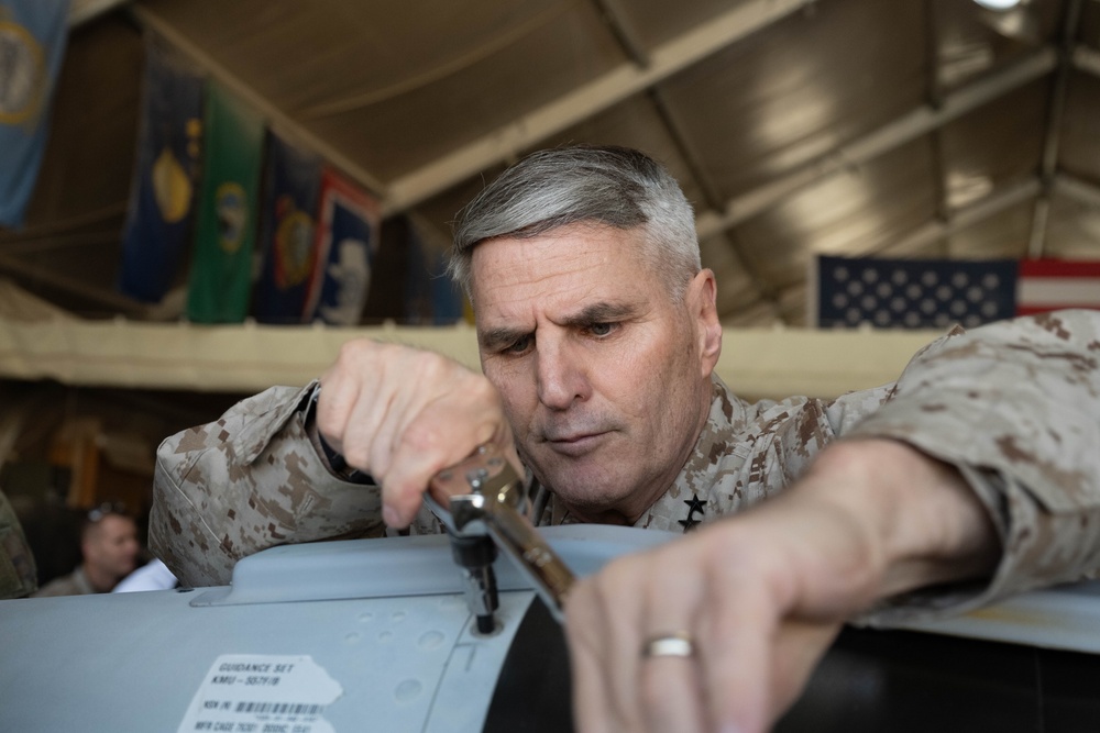 USO Holiday Tour brings morale to deployed members