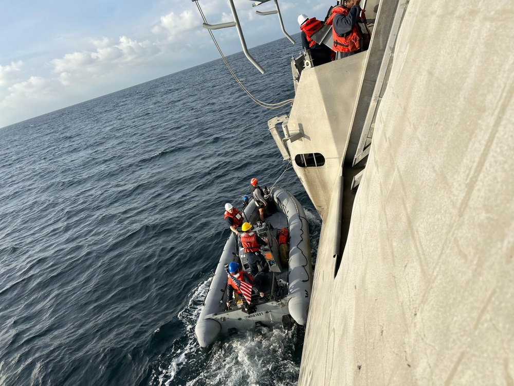 USS Cincinnati, KD Lekiu Conduct Small Boat Operations