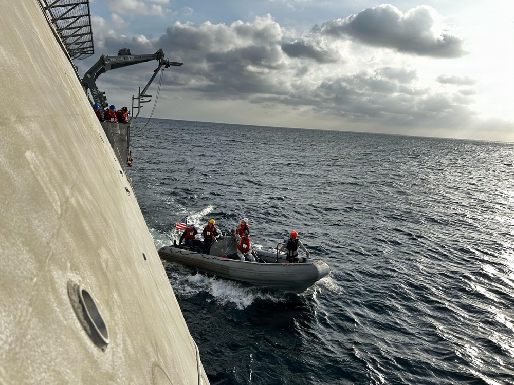 USS Cincinnati, KD Lekiu Conduct Small Boat Operations