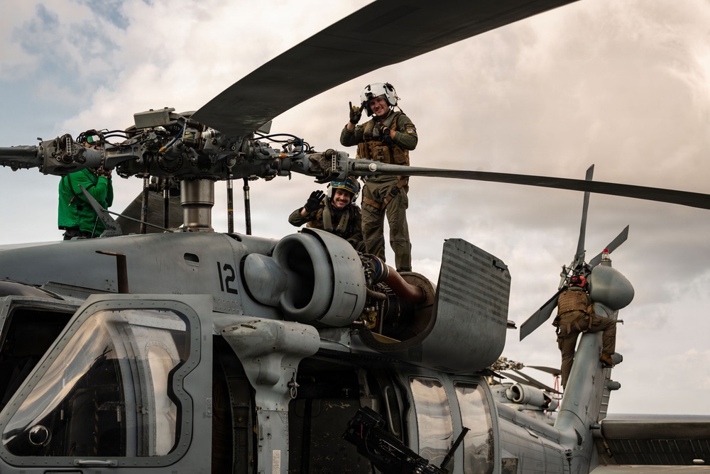 USS San Diego (LPD 22) Conducts Flight Operations