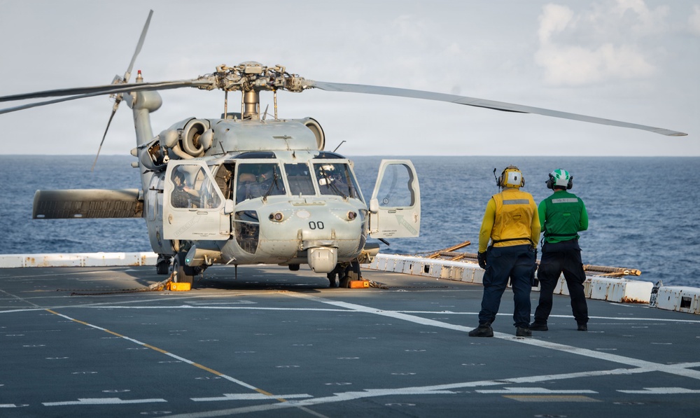 USS San Diego (LPD 22) Conducts Flight Operations