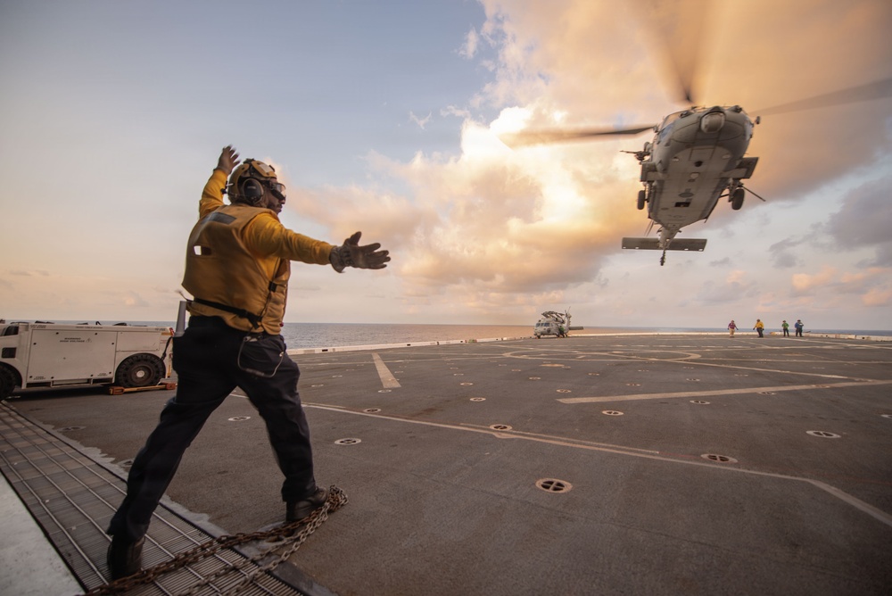USS San Diego (LPD 22) Conducts Flight Operations