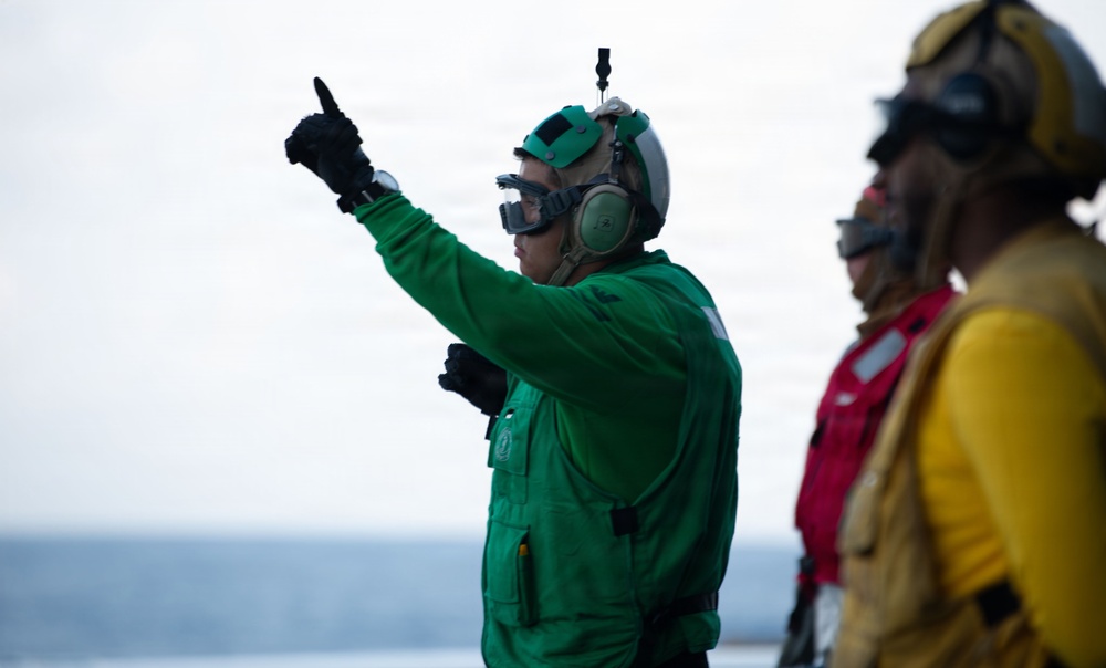 USS San Diego (LPD 22) Conducts Flight Operations