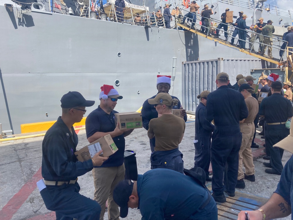 NAVSUP FLC Jacksonville supports USS Stockdale port visit