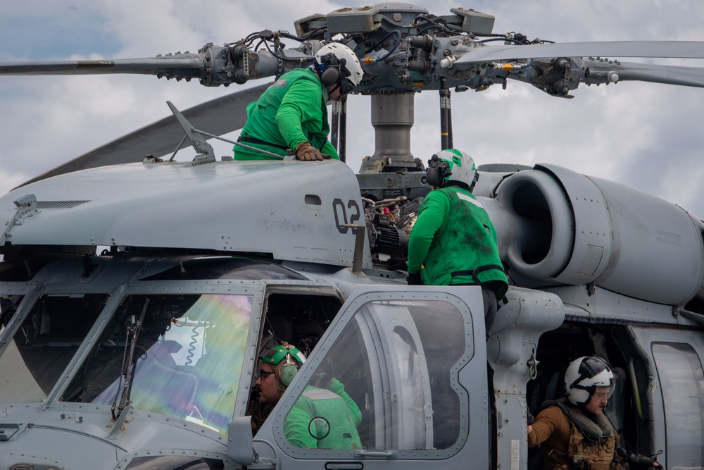 USS San Diego (LPD 22) Conducts Flight Operations