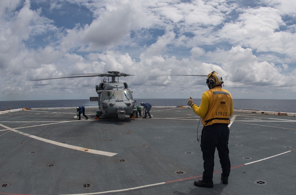 USS San Diego (LPD 22) Conducts Flight Operations