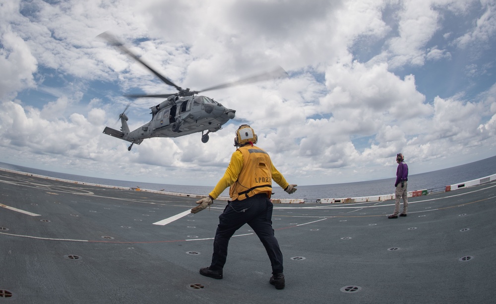 USS San Diego (LPD 22) Conducts Flight Operations