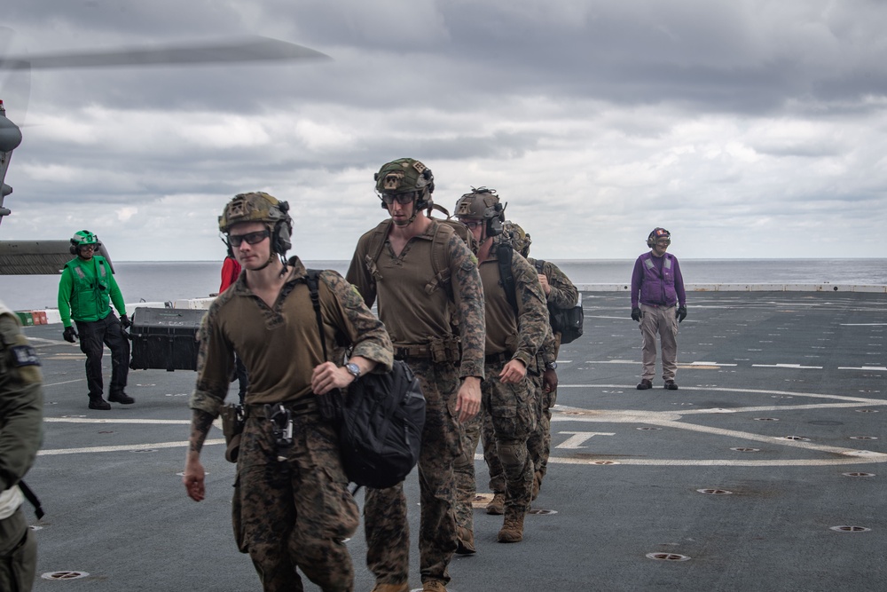 USS San Diego (LPD 22) Conducts Flight Operations