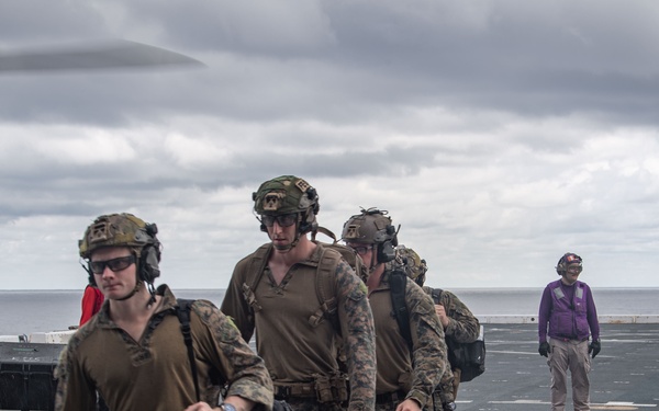 USS San Diego (LPD 22) Conducts Flight Operations