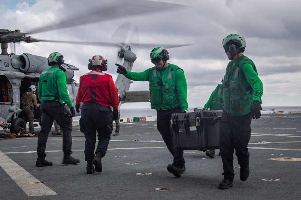USS San Diego (LPD 22) Conducts Flight Operations