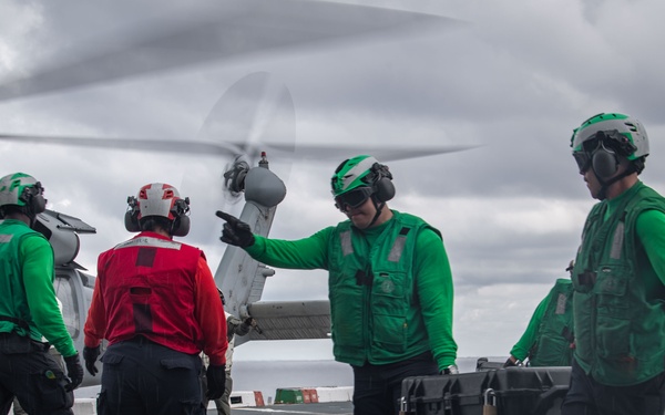 USS San Diego (LPD 22) Conducts Flight Operations