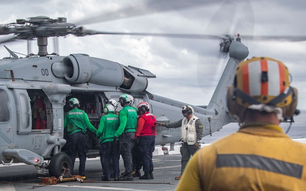 USS San Diego (LPD 22) Conducts Flight Operations