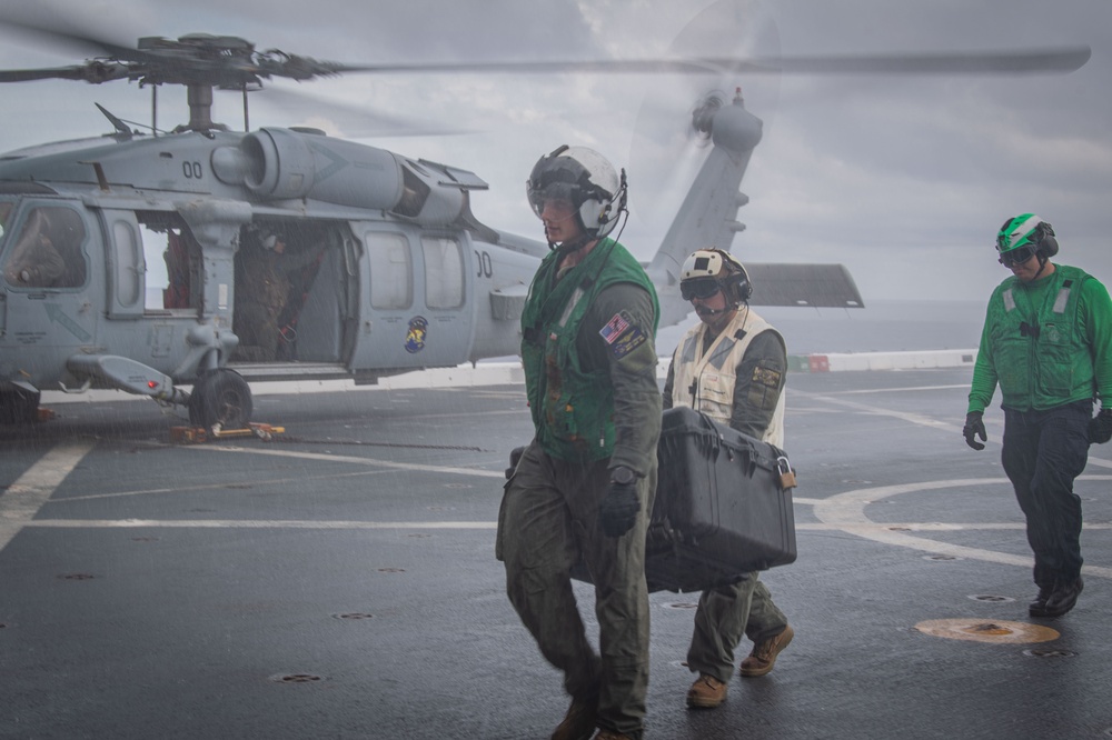 USS San Diego (LPD 22) Conducts Flight Operations