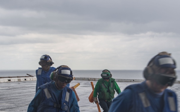 USS San Diego (LPD 22) Conducts Flight Operations