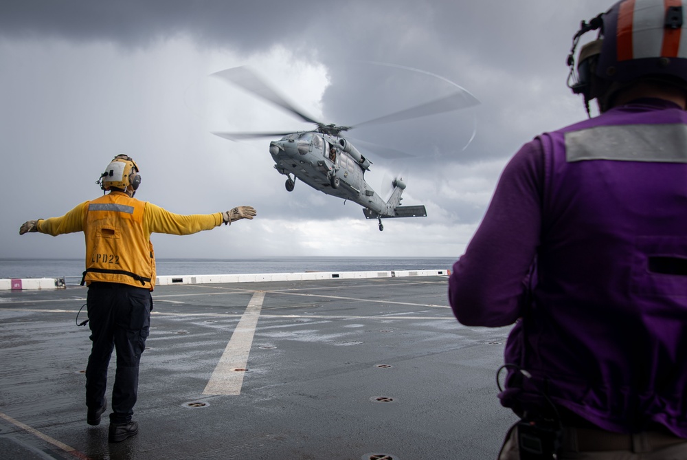 USS San Diego (LPD 22) Conducts Flight Operations