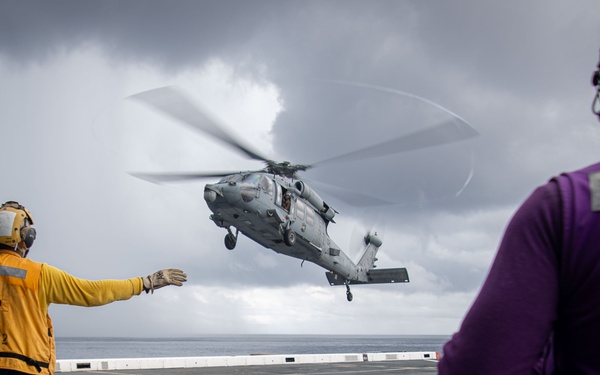 USS San Diego (LPD 22) Conducts Flight Operations