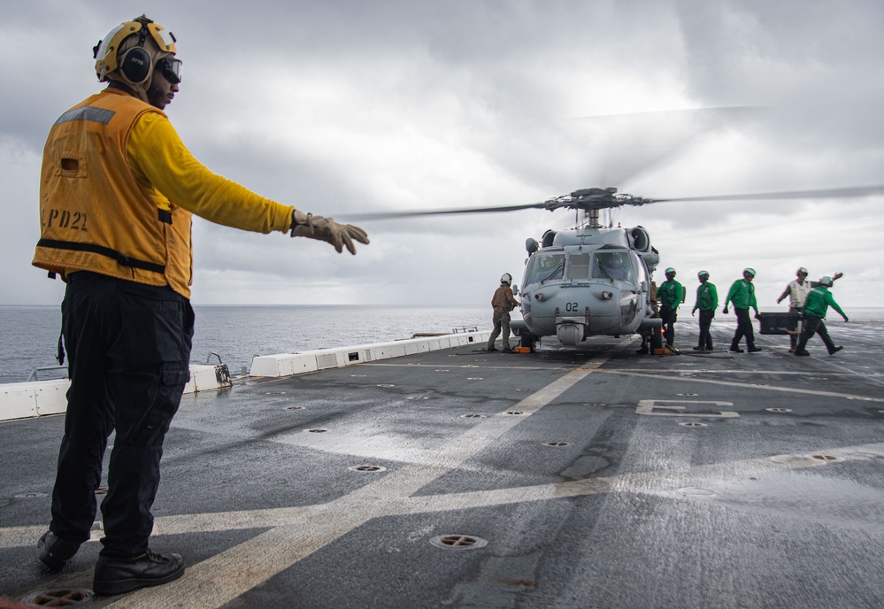 USS San Diego (LPD 22) Conducts Flight Operations