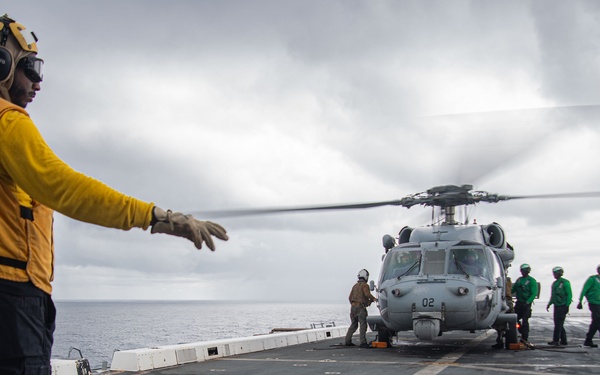USS San Diego (LPD 22) Conducts Flight Operations