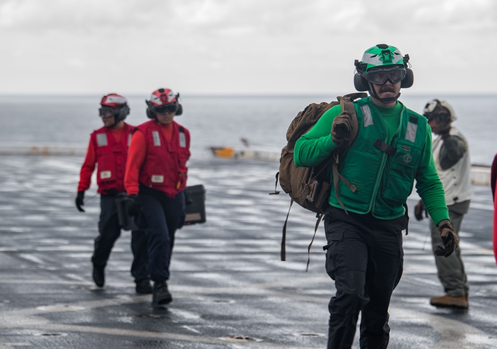 USS San Diego (LPD 22) Conducts Flight Operations