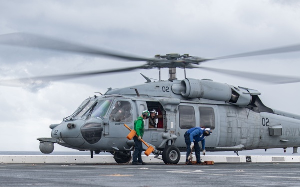 USS San Diego (LPD 22) Conducts Flight Operations