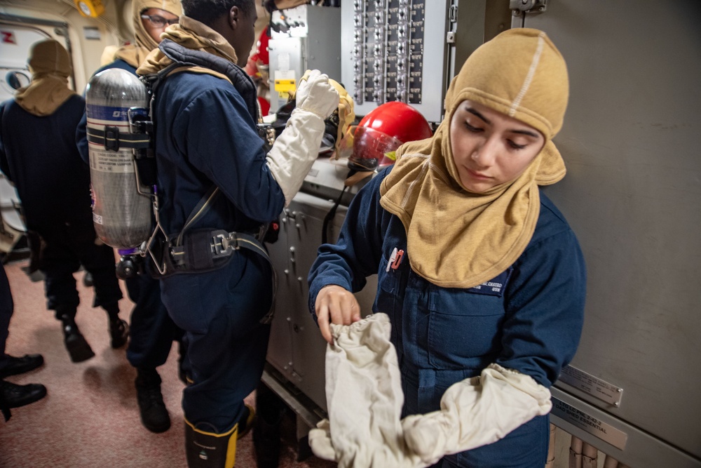 USS San Diego (LPD 22) Conducts General Quarters Drill