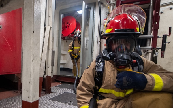 USS San Diego (LPD 22) Conducts General Quarters Drill