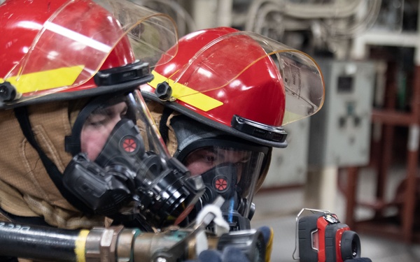 USS San Diego (LPD 22) Conducts General Quarters Drill