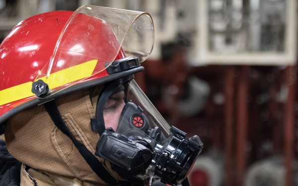 USS San Diego (LPD 22) Conducts General Quarters Drill