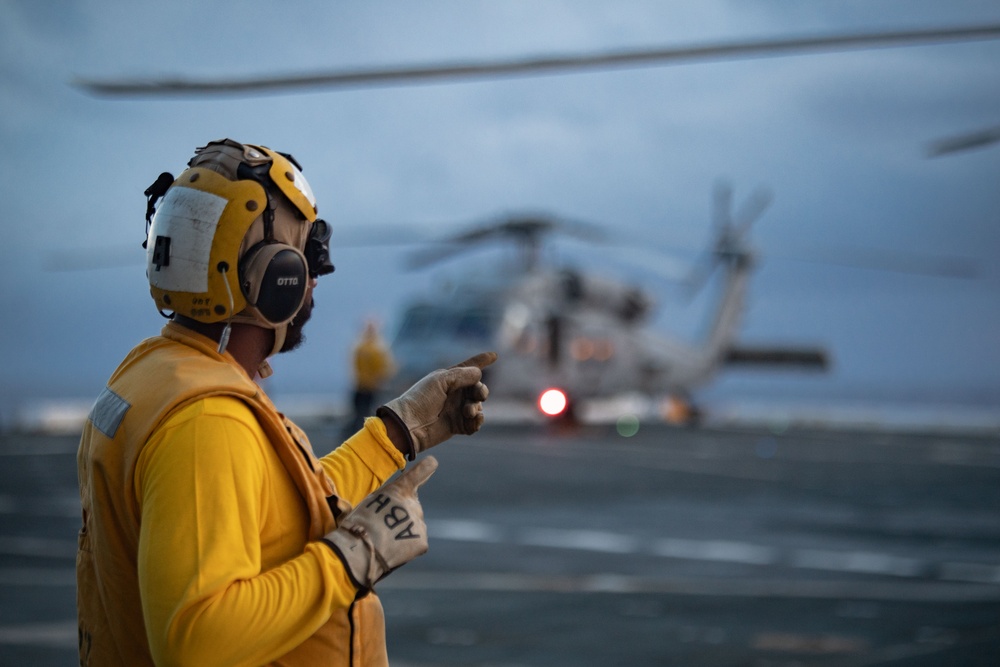 USS San Diego (LPD 22) Conducts Flight Operations