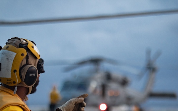 USS San Diego (LPD 22) Conducts Flight Operations