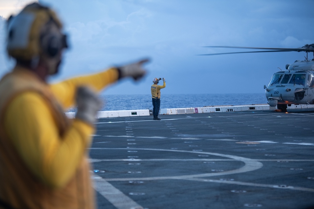 USS San Diego (LPD 22) Conducts Flight Operations