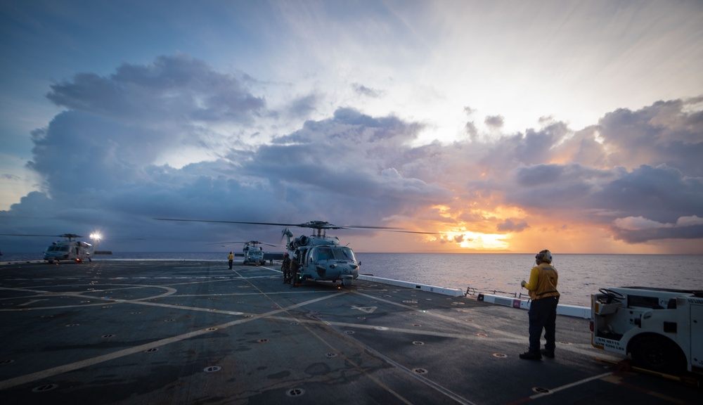 USS San Diego (LPD 22) Conducts Flight Operations