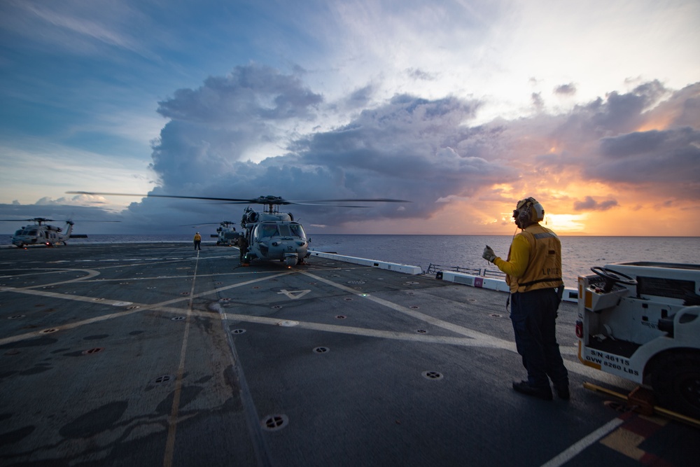 USS San Diego (LPD 22) Conducts Flight Operations