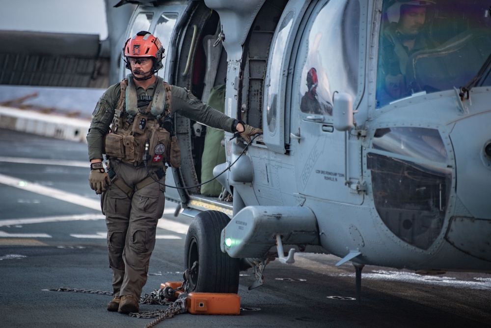 USS San Diego (LPD 22) Conducts Flight Operations