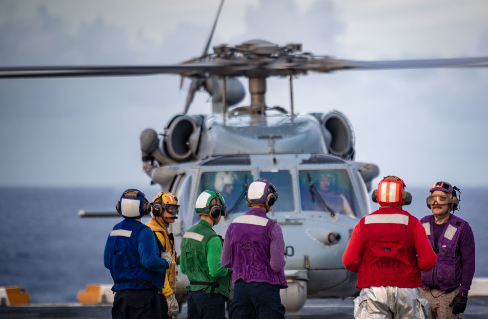 USS San Diego (LPD 22) Conducts Flight Operations