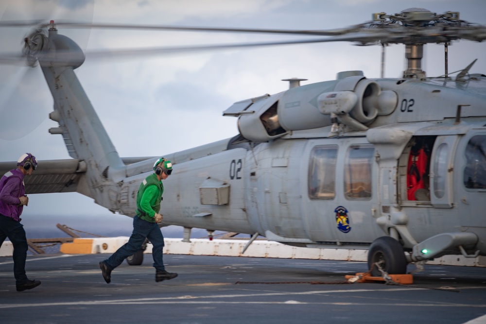 USS San Diego (LPD 22) Conducts Flight Operations