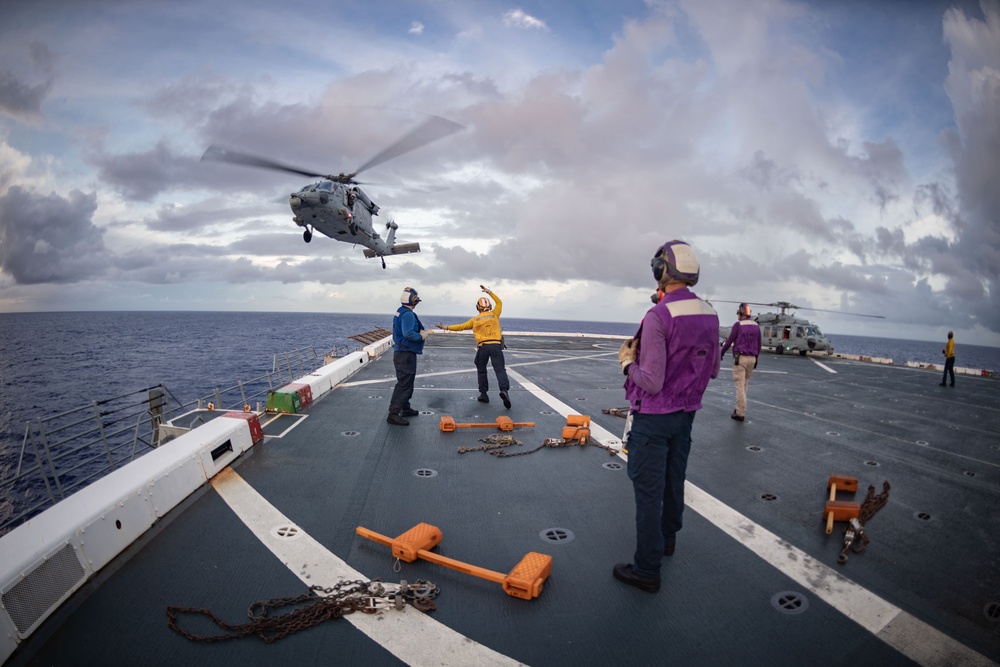 USS San Diego (LPD 22) Conducts Flight Operations