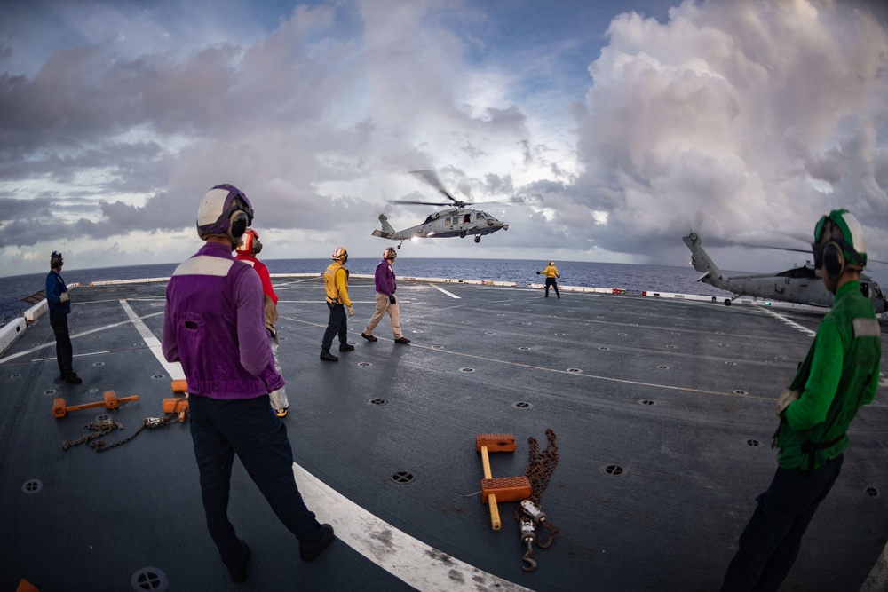 USS San Diego (LPD 22) Conducts Flight Operations