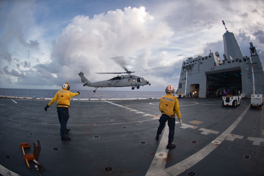 USS San Diego (LPD 22) Conducts Flight Operations
