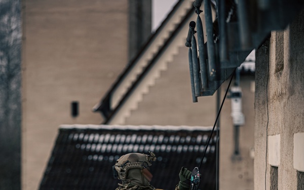 NATO SOF participate in the ISTC’s Urban Sniper Course