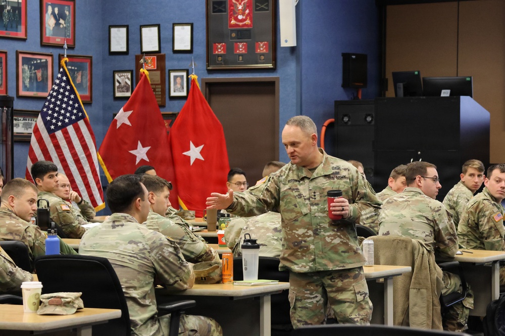 T2Com DCG visits Fort Sill, speaks to CCC