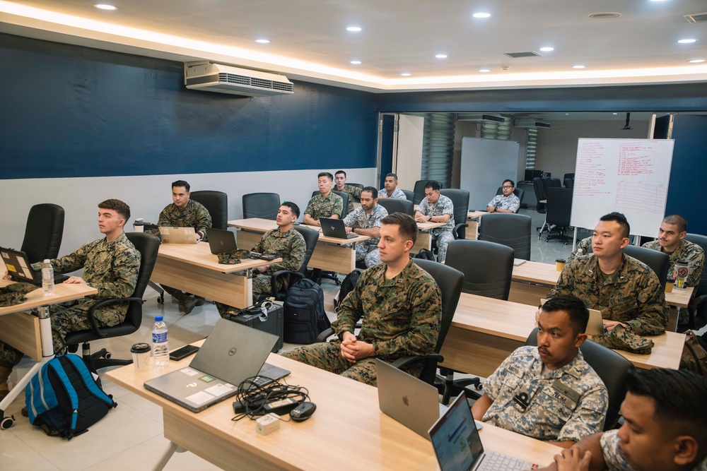 MRF-SEA Marines, Royal Malaysian Armed Forces Continue Rapid Response Planning Process during CARAT Malaysia 2025