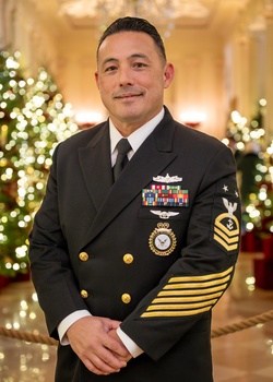 Fiscal year 2025 Recruiter of the Year awardees visit the Whitehouse [Image 7 of 15]
