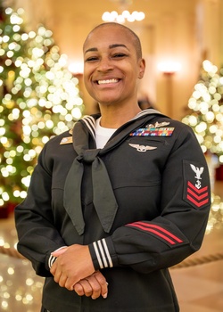 Fiscal year 2025 Recruiter of the Year awardees visit the Whitehouse [Image 11 of 15]