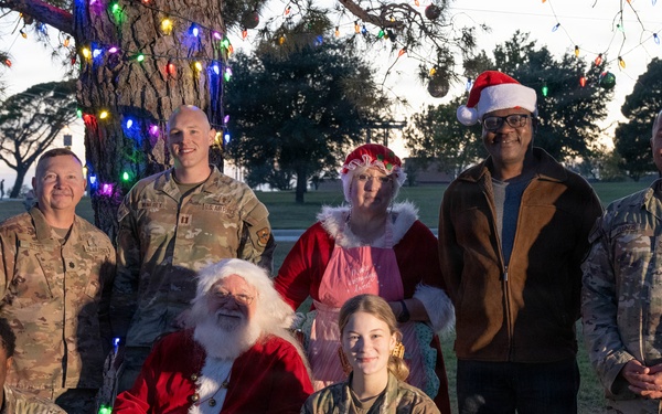 Laughlin kicks off holiday tradition with Christmas tree lighting