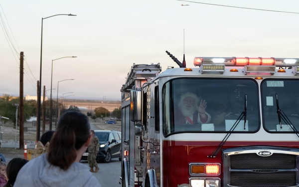 Laughlin kicks off holiday tradition with Christmas tree lighting